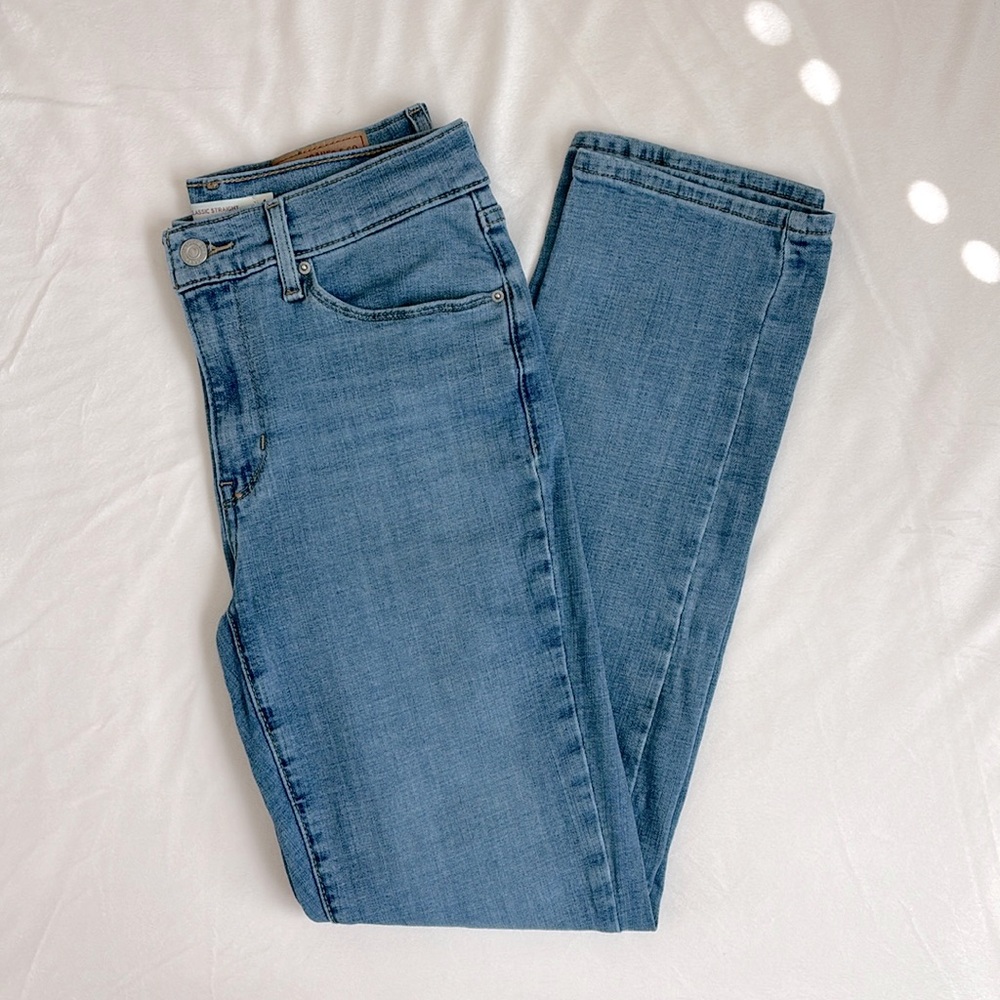 Levi’s Women’s Mid Rise Classic Straight Jean